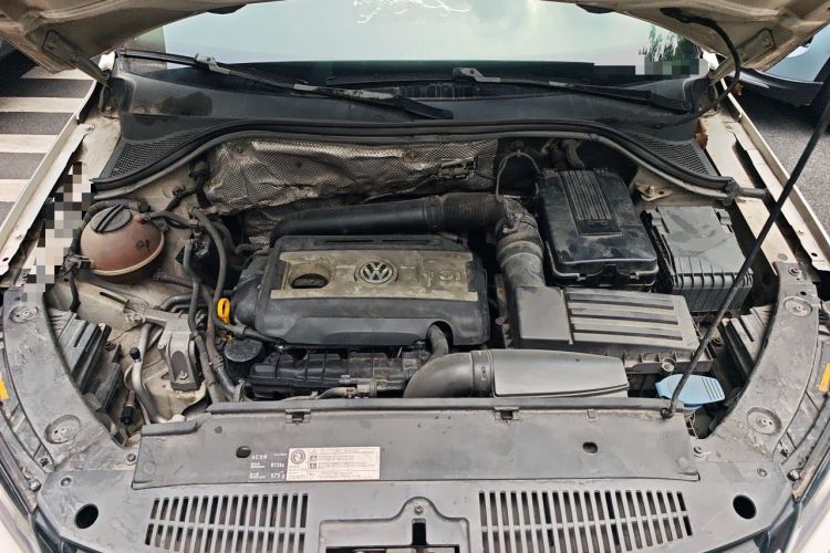 Used Volkswagen Tiguan 2015 1.8TSI Automatic Two-Wheel Drive Luxury Model Engine Bay