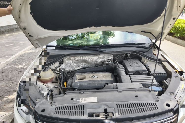 Used Volkswagen Tiguan 2015 1.8TSI Automatic Two-Wheel Drive Luxury Model Engine Bay
