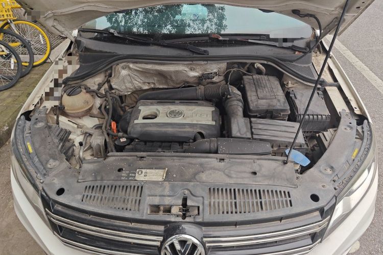 Used Volkswagen Tiguan 2015 2.0 TSI Automatic All-Wheel Drive Luxury Edition Engine Bay