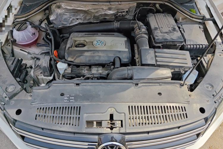 Used Volkswagen Tiguan 2015 1.8TSI Automatic All-Wheel-Drive Luxury Model Engine Bay