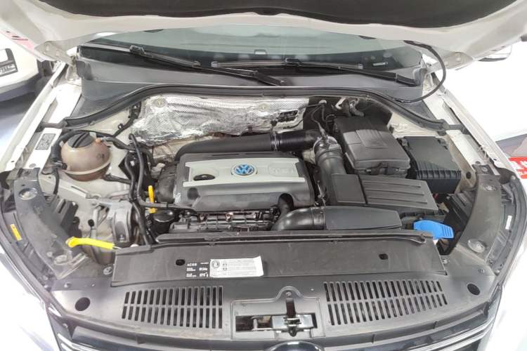Used Volkswagen Tiguan 2015 1.8TSI Automatic Two-Wheel Drive Luxury Model Engine Bay