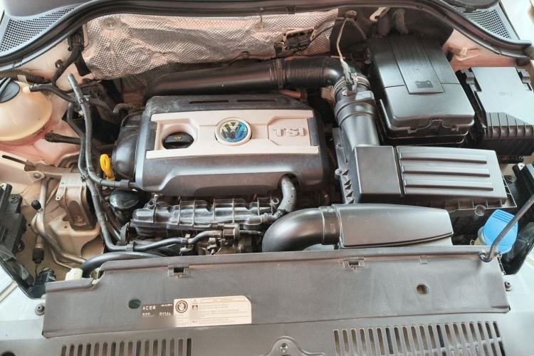 Used Volkswagen Tiguan 2015 1.8TSI Automatic Two-Wheel Drive Luxury Model Engine Bay