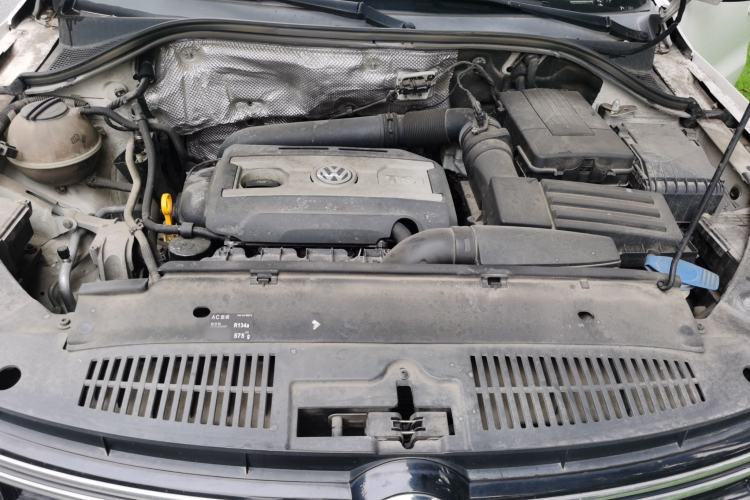 Used Volkswagen Tiguan 2015 2.0 TSI Automatic All-Wheel Drive Flagship Edition Engine Bay