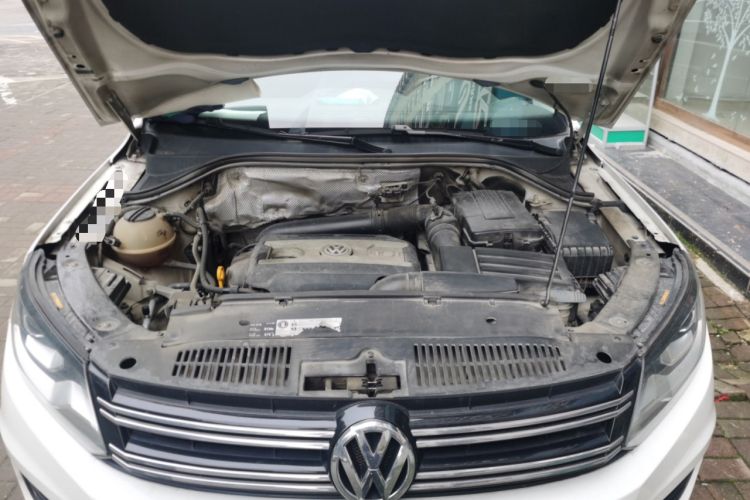 Used Volkswagen Tiguan 2015 1.8TSI Manual Two-Wheel-Drive Limited Edition Engine Bay