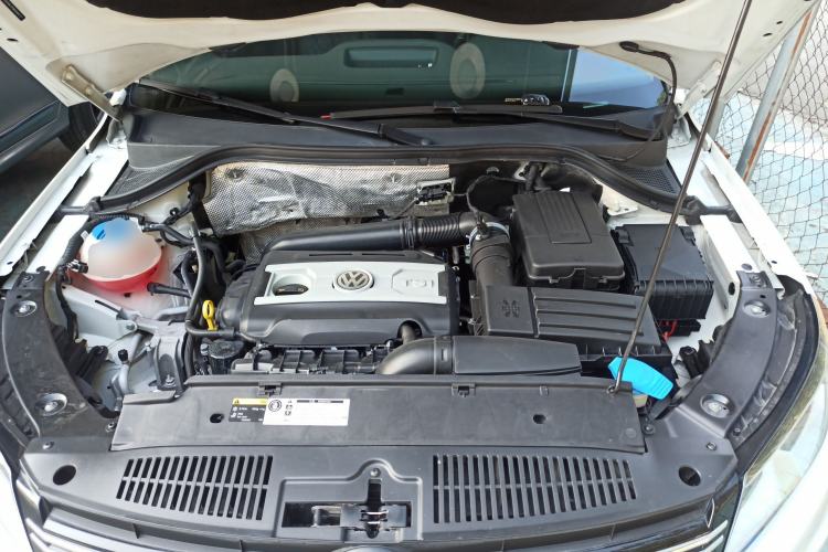 Used Volkswagen Tiguan 2015 2.0 TSI Comfort Edition Engine Bay