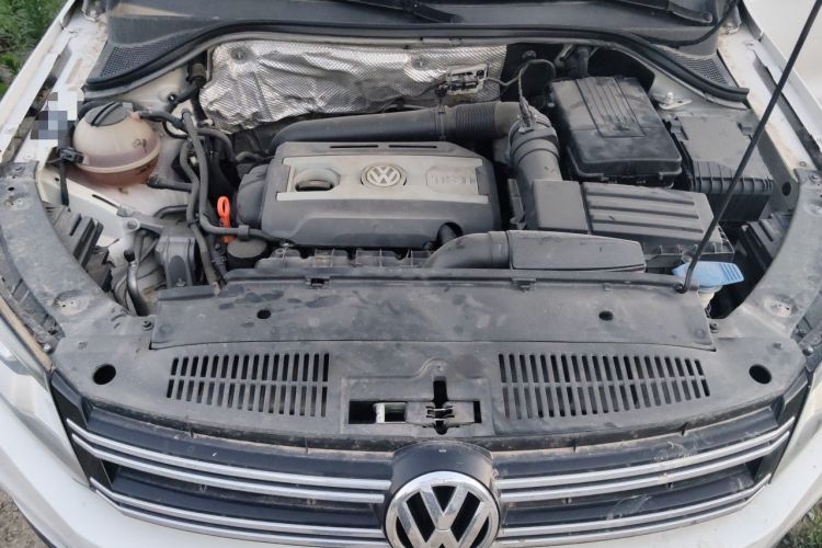 Used Volkswagen Tiguan 2015 1.8TSI Automatic Two-Wheel Drive Luxury Model Engine Bay