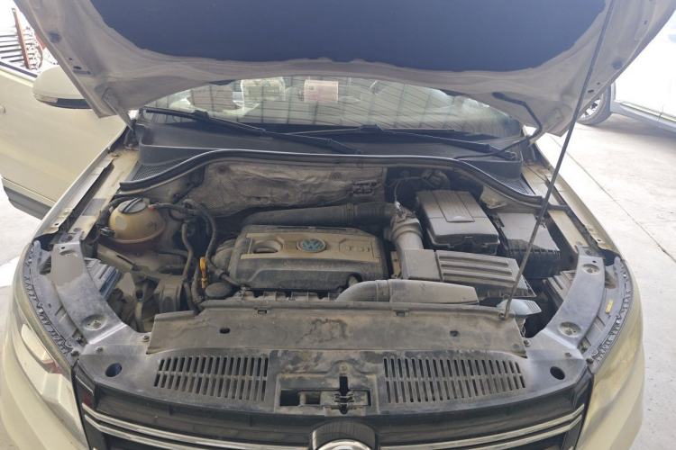 Used Volkswagen Tiguan 2015 1.8TSI Automatic Two-Wheel Drive Luxury Model Engine Bay