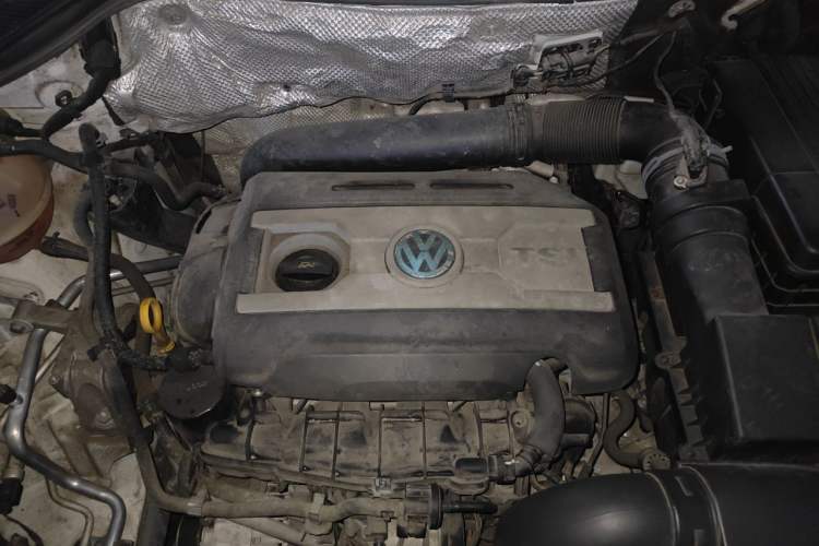 Used Volkswagen Tiguan 2015 1.8TSI Automatic All-Wheel-Drive Luxury Model Engine Bay