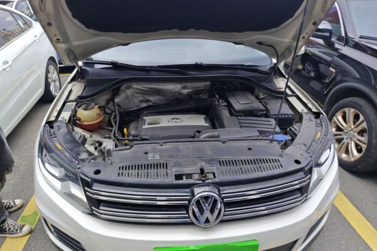 Used Volkswagen Tiguan 2015 2.0 TSI Automatic All-Wheel Drive Comfort Vision Edition Engine Bay