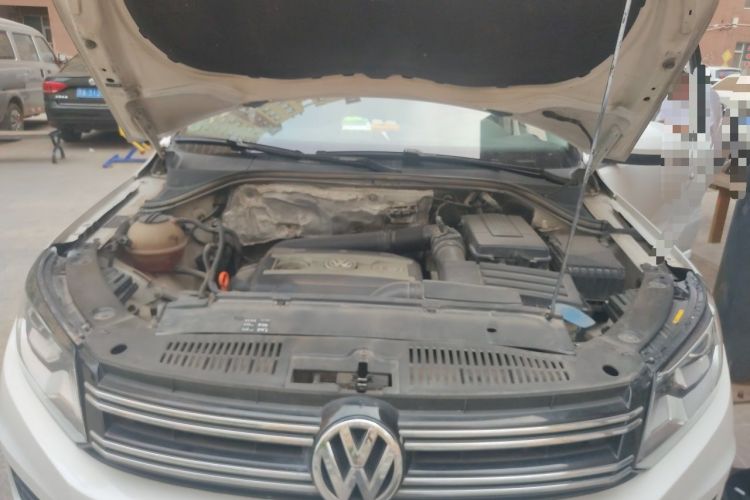 Used Volkswagen Tiguan 2015 2.0 TSI Automatic All-Wheel Drive Luxury Edition Engine Bay
