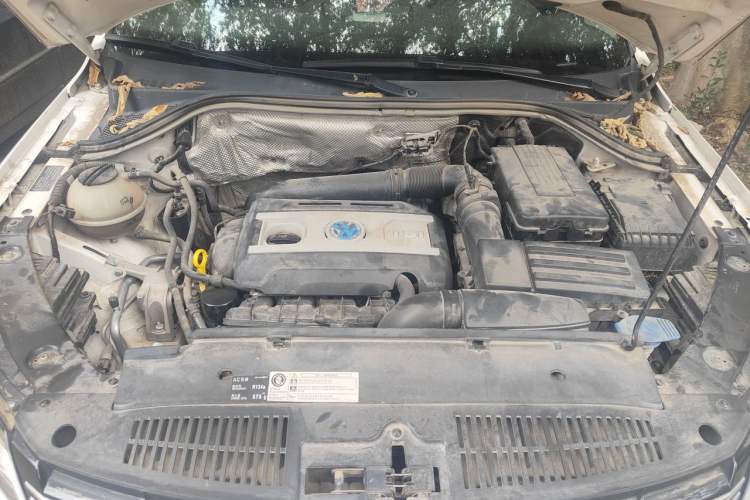 Used Volkswagen Tiguan 2015 1.8TSI Automatic Two-Wheel Drive Luxury Model Engine Bay
