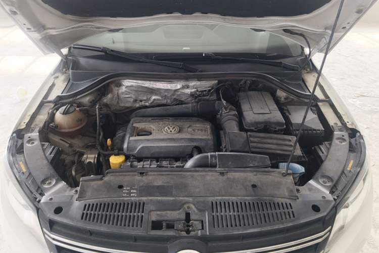 Used Volkswagen Tiguan 2015 1.8TSI Automatic All-Wheel-Drive Luxury Model Engine Bay