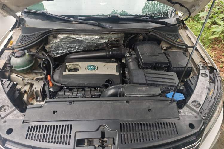 Used Volkswagen Tiguan 2015 1.8TSI Automatic Two-Wheel Drive Luxury Model Engine Bay