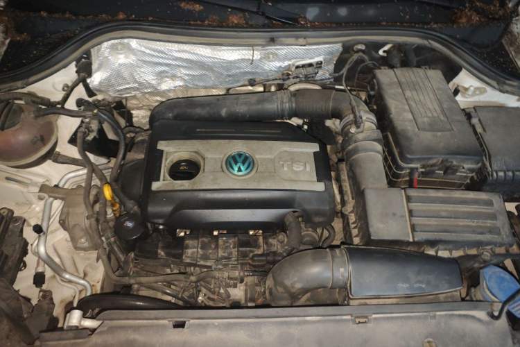 Used Volkswagen Tiguan 2015 1.8TSI Automatic Two-Wheel Drive Trend Edition Engine Bay