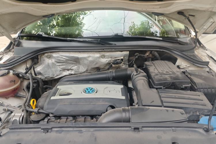 Used Volkswagen Tiguan 2015 1.8TSI Automatic Two-Wheel Drive Luxury Model Engine Bay