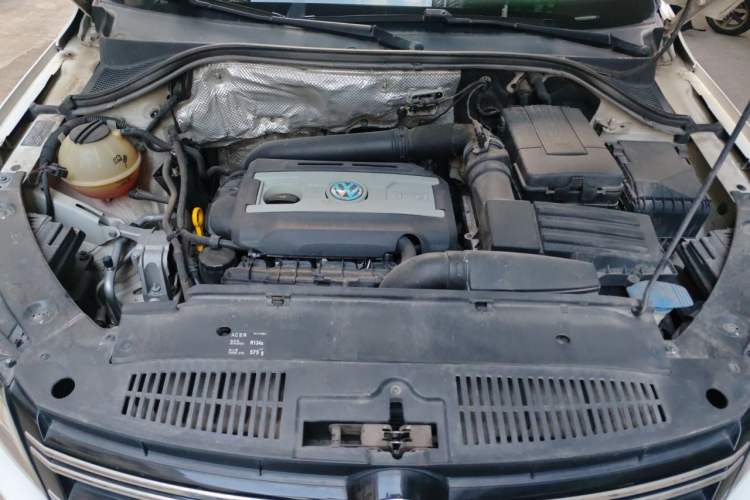 Used Volkswagen Tiguan 2015 1.8TSI Automatic Two-Wheel Drive Luxury Model Engine Bay