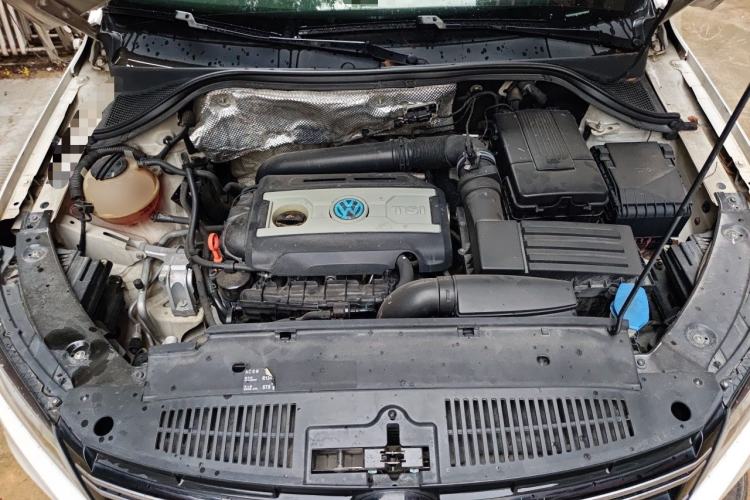 Used Volkswagen Tiguan 2015 1.8TSI Automatic Two-Wheel Drive Comfort Edition Engine Bay