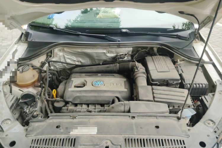 Used Volkswagen Tiguan 2015 1.8TSI Manual Two-Wheel-Drive Limited Edition Engine Bay