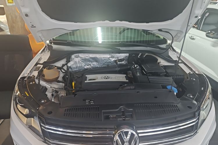 Used Volkswagen Tiguan 2015 1.8TSI Automatic Two-Wheel Drive Trend Edition Engine Bay