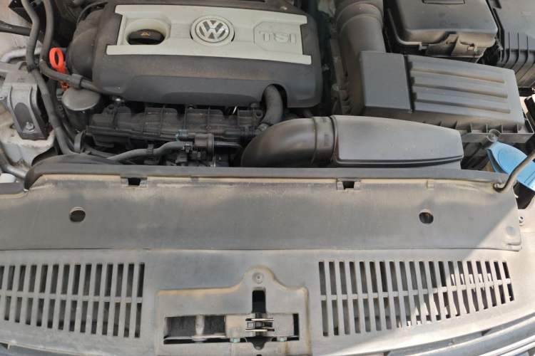 Used Volkswagen Tiguan 2015 1.8TSI Automatic Two-Wheel Drive Comfort Edition Engine Bay