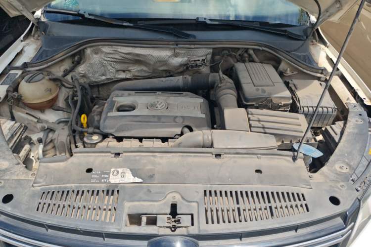 Used Volkswagen Tiguan 2015 1.8TSI Automatic Two-Wheel Drive Comfort Edition Engine Bay