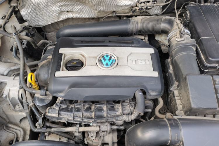 Used Volkswagen Tiguan 2015 1.8TSI Automatic Two-Wheel Drive Luxury Model Engine Bay