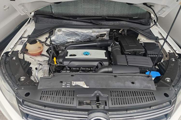 Used Volkswagen Tiguan 2015 2.0 TSI Automatic All-Wheel Drive Luxury Edition Engine Bay