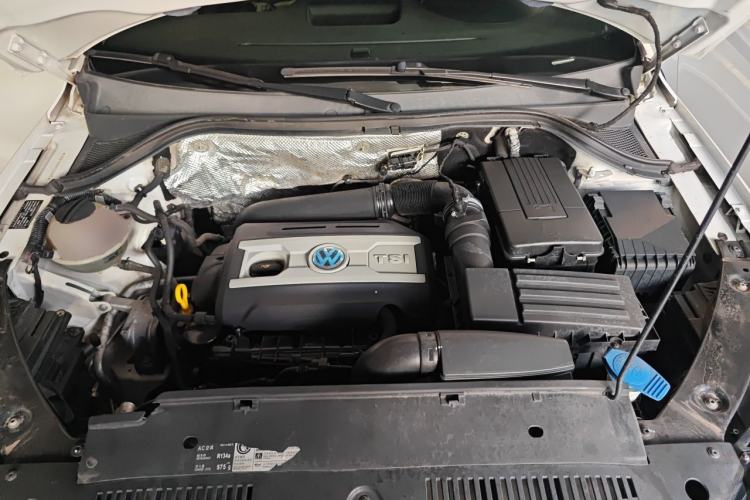 Used Volkswagen Tiguan 2015 2.0 TSI Automatic All-Wheel Drive Luxury Edition Engine Bay