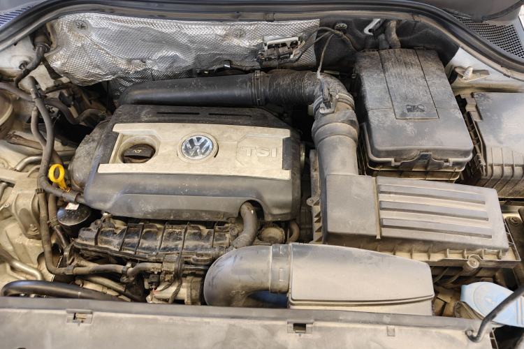 Used Volkswagen Tiguan 2015 1.8TSI Automatic Two-Wheel Drive Luxury Model Engine Bay