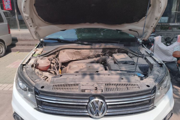 Used Volkswagen Tiguan 2015 2.0 TSI Comfort Edition Engine Bay