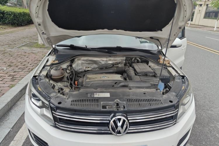 Used Volkswagen Tiguan 2015 1.8TSI Automatic Two-Wheel Drive Comfort Edition Engine Bay
