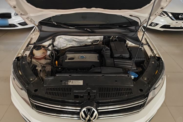 Used Volkswagen Tiguan 2015 1.8TSI Automatic Two-Wheel Drive Trend Edition Engine Bay
