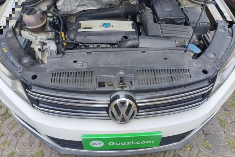 Used Volkswagen Tiguan 2015 2.0 TSI Automatic All-Wheel Drive Luxury Edition Engine Bay