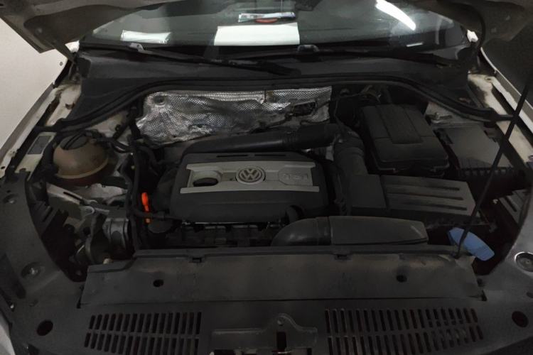 Used Volkswagen Tiguan 2015 1.8TSI Automatic Two-Wheel Drive Luxury Model Engine Bay
