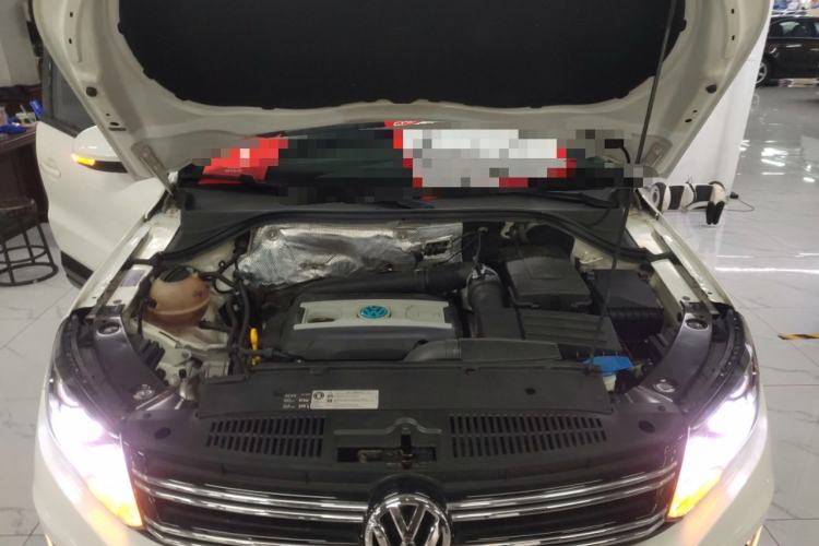 Used Volkswagen Tiguan 2015 1.8TSI Automatic Two-Wheel Drive Trend Edition Engine Bay