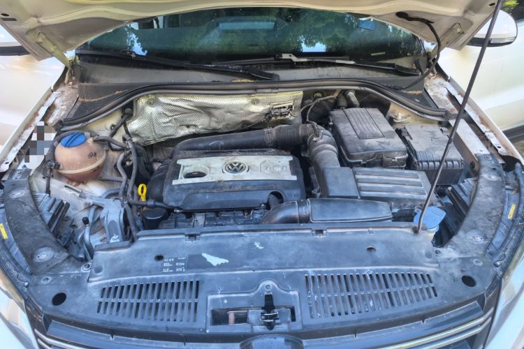 Used Volkswagen Tiguan 2015 1.8TSI Automatic All-Wheel-Drive Luxury Model Engine Bay