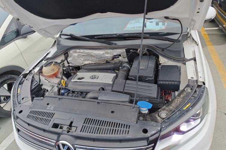 Used Volkswagen Tiguan 2015 1.8TSI Automatic Two-Wheel Drive Trend Edition Engine Bay