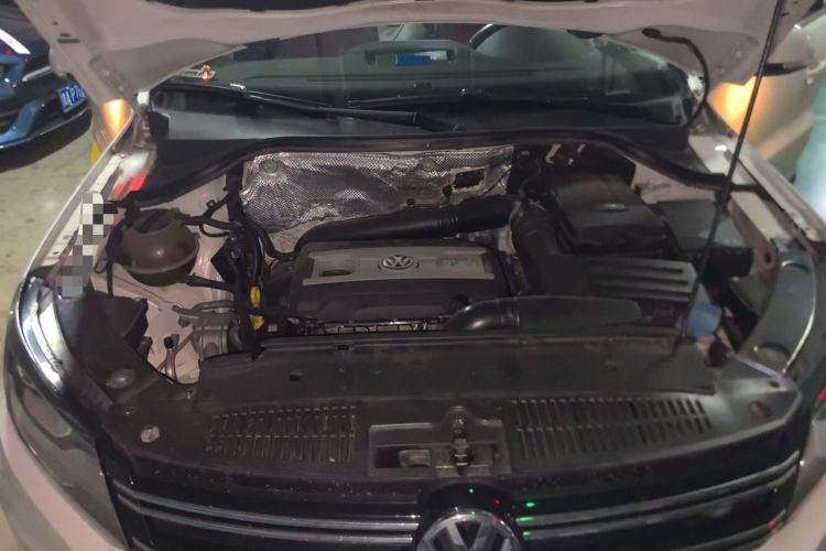 Used Volkswagen Tiguan 2015 2.0 TSI Automatic All-Wheel Drive Flagship Edition Engine Bay