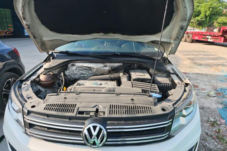 Used Volkswagen Tiguan 2015 1.8TSI Automatic Two-Wheel Drive Comfort Edition Engine Bay