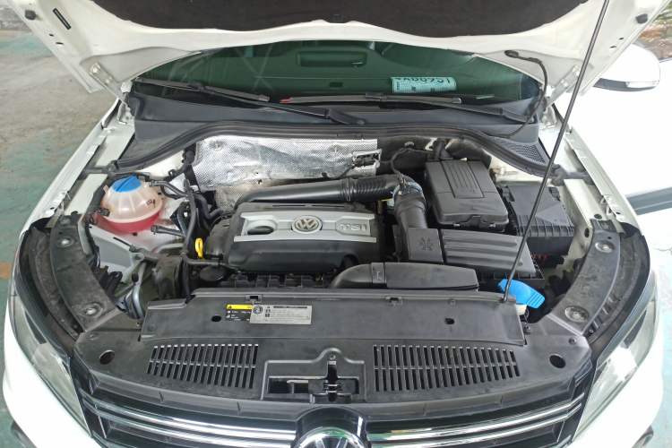 Used Volkswagen Tiguan 2015 2.0 TSI Comfort Edition Engine Bay