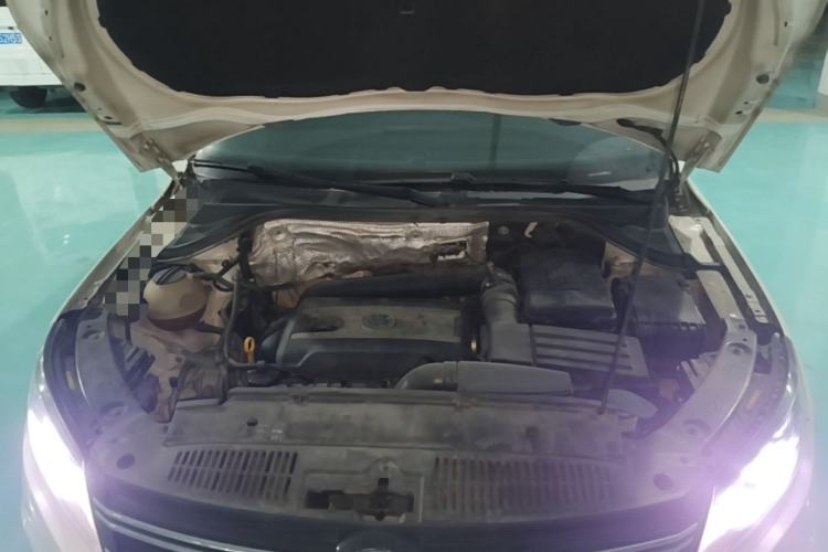 Used Volkswagen Tiguan 2015 2.0 TSI Automatic All-Wheel Drive Luxury Edition Engine Bay