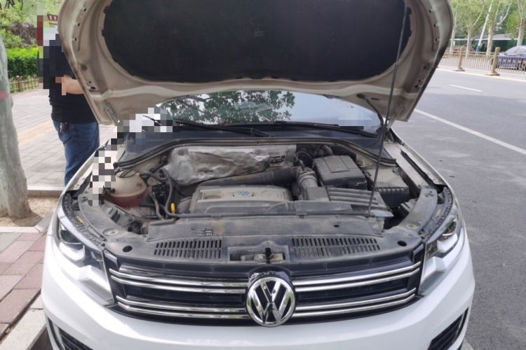 Used Volkswagen Tiguan 2015 2.0 TSI Automatic All-Wheel Drive Luxury Edition Engine Bay