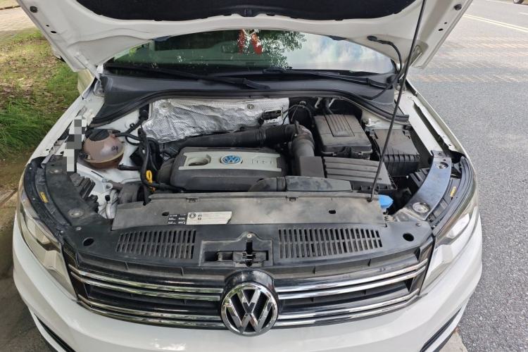 Used Volkswagen Tiguan 2015 1.8TSI Automatic Two-Wheel Drive Luxury Model Engine Bay