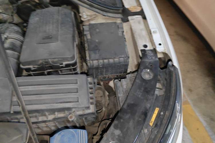 Used Volkswagen Tiguan 2015 1.8TSI Automatic All-Wheel-Drive Luxury Model Engine Bay Left
