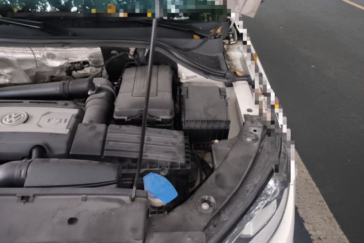 Used Volkswagen Tiguan 2015 2.0 TSI Automatic All-Wheel Drive Flagship Edition Engine Bay Left