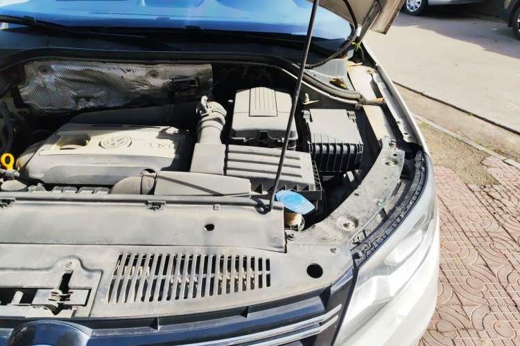 Used Volkswagen Tiguan 2015 1.8TSI Automatic Two-Wheel Drive Luxury Model Engine Bay Left