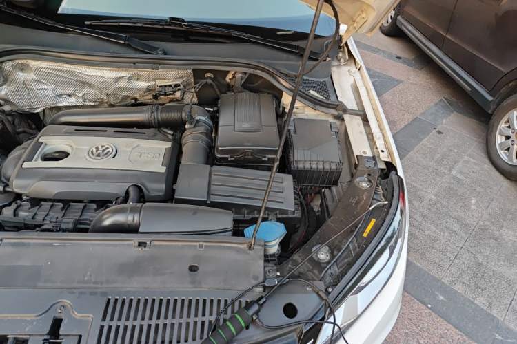 Used Volkswagen Tiguan 2015 1.8TSI Automatic Two-Wheel Drive Luxury Model Engine Bay Left