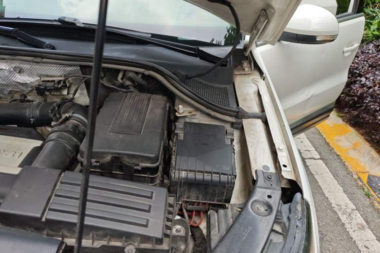 Used Volkswagen Tiguan 2015 1.8TSI Automatic Two-Wheel Drive Luxury Model Engine Bay Left