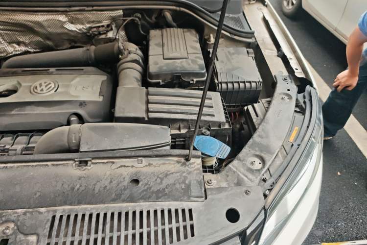 Used Volkswagen Tiguan 2015 1.8TSI Automatic Two-Wheel Drive Comfort Edition Engine Bay Left