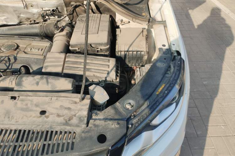 Used Volkswagen Tiguan 2015 1.8TSI Automatic All-Wheel-Drive Luxury Model Engine Bay Left